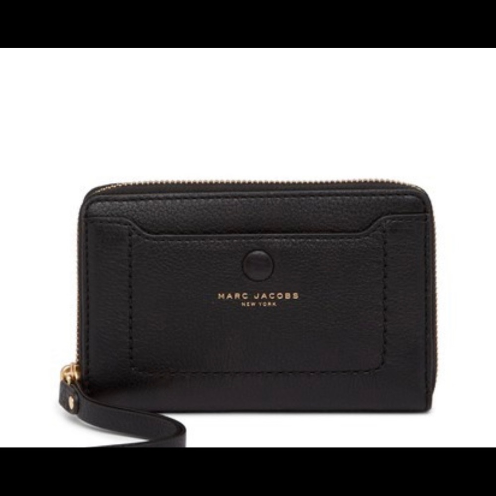 BNWT’s Marc Jacobs Black Pebbled iPhone Wristlet